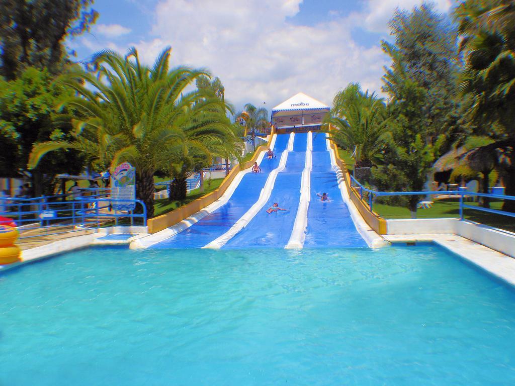 Hotel Splash Inn Silao Exterior photo