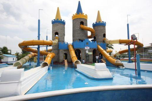 Hotel Splash Inn Silao Exterior photo