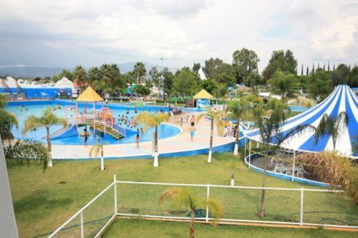 Hotel Splash Inn Silao Exterior photo