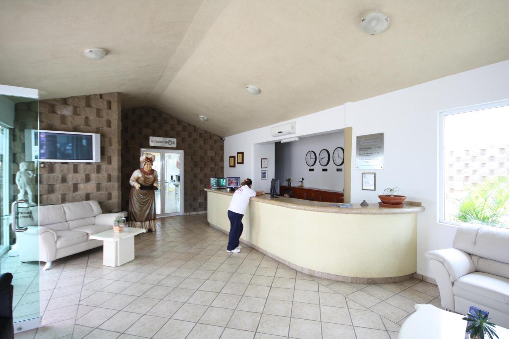 Hotel Splash Inn Silao Exterior photo