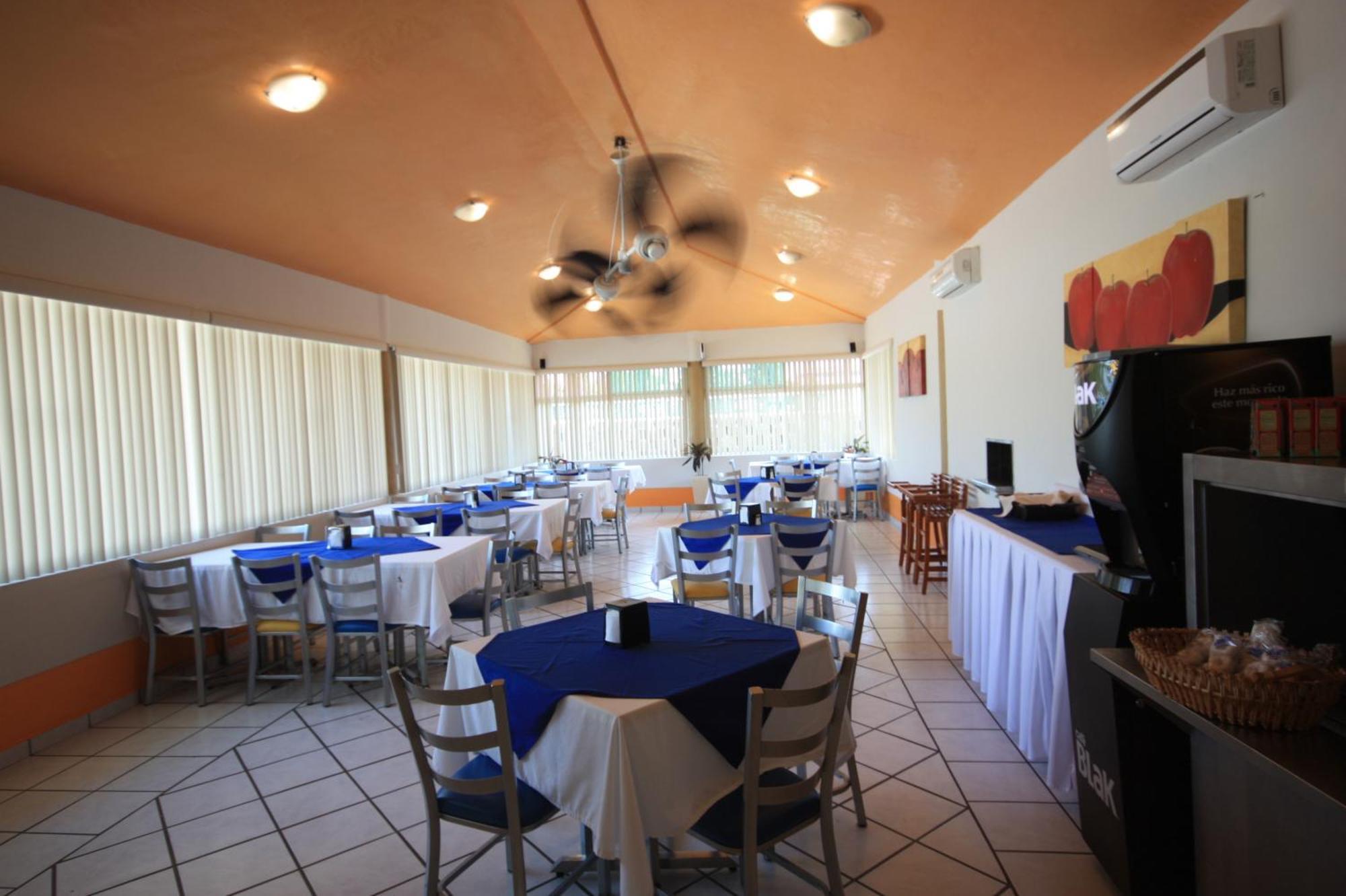 Hotel Splash Inn Silao Exterior photo