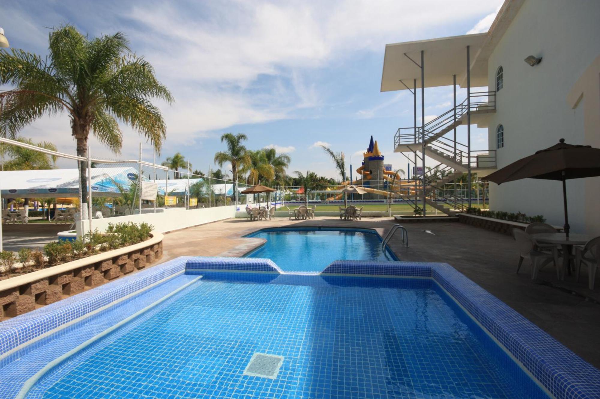 Hotel Splash Inn Silao Exterior photo