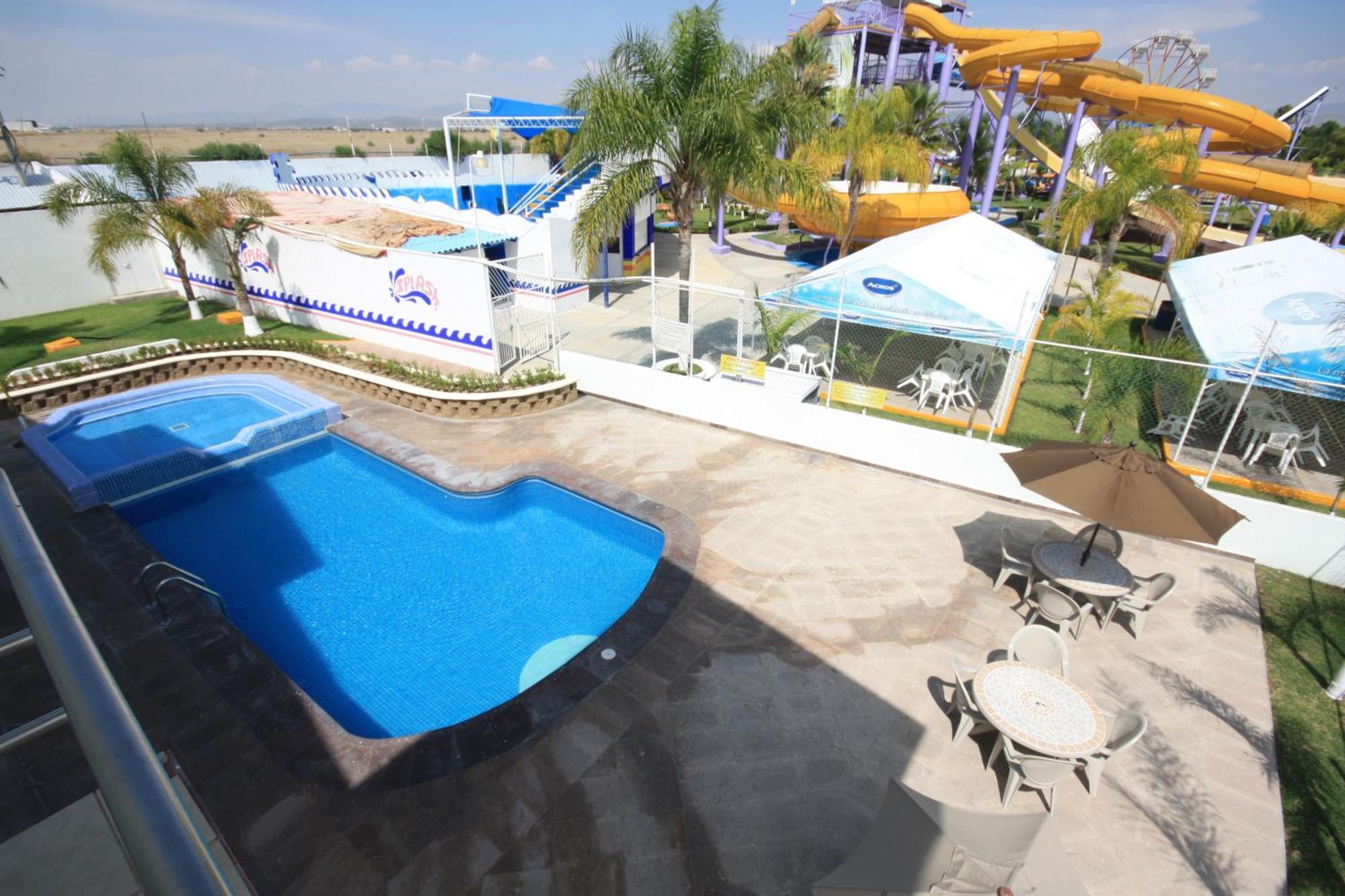 Hotel Splash Inn Silao Exterior photo